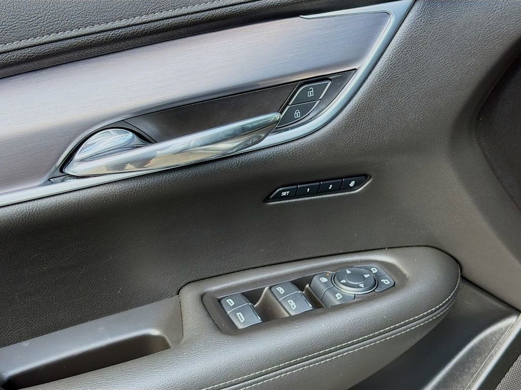 2025 Cadillac XT6 Luxury