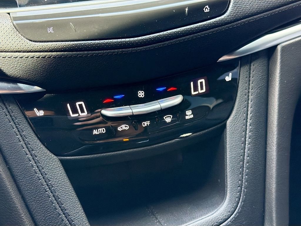 2025 Cadillac XT6 Luxury