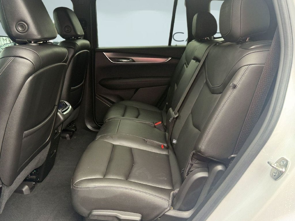 2025 Cadillac XT6 Luxury