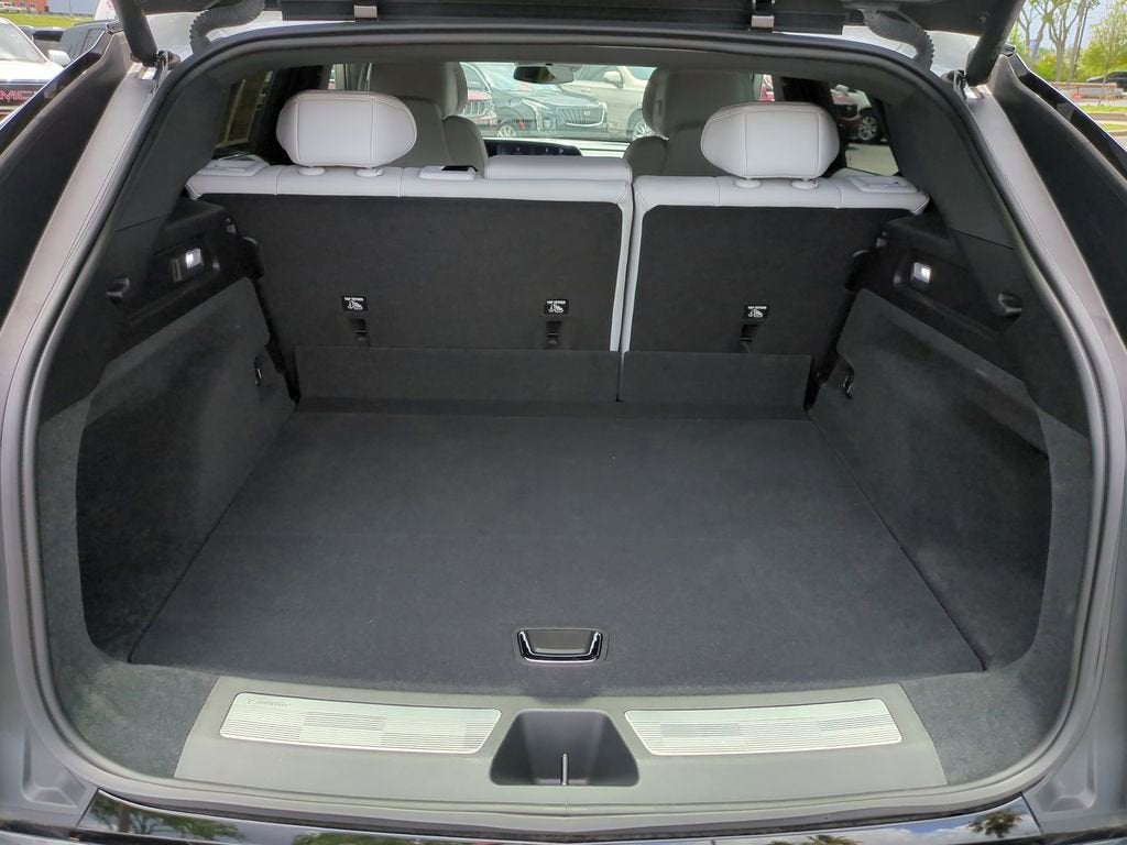 2024 Cadillac LYRIQ Luxury 1