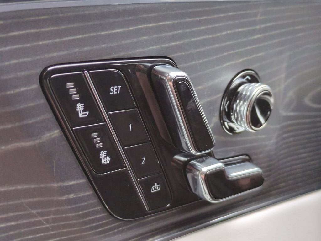 2024 Cadillac LYRIQ Luxury 1