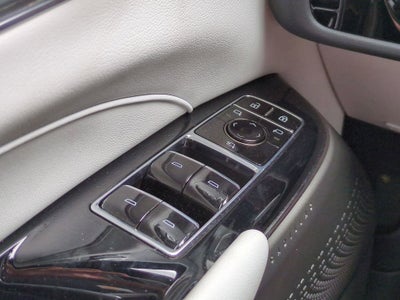2024 Cadillac LYRIQ Luxury 1