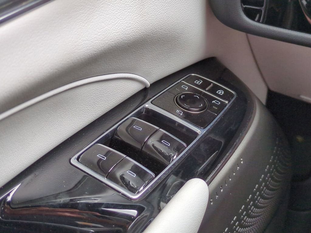 2024 Cadillac LYRIQ Luxury 1