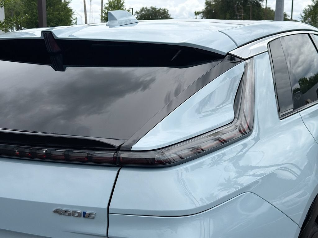 2024 Cadillac LYRIQ Luxury 2