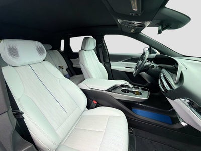 2024 Cadillac LYRIQ Luxury 2
