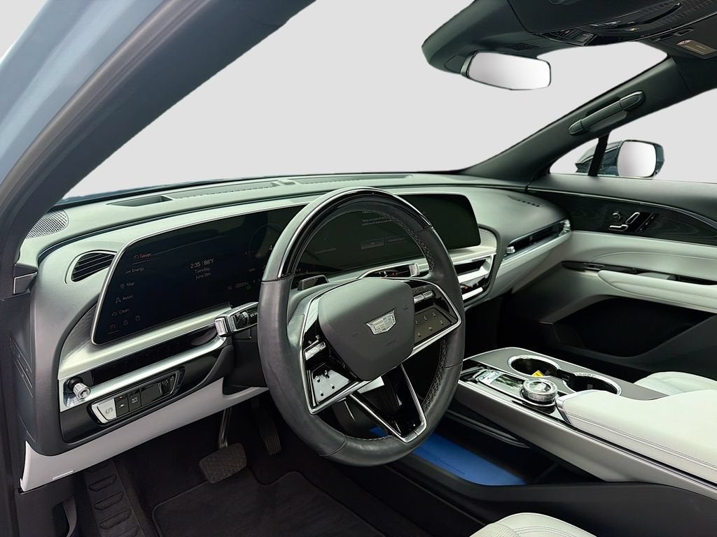 2024 Cadillac LYRIQ Luxury 2
