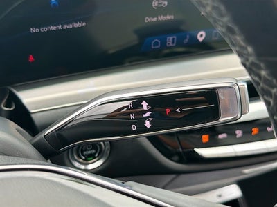 2024 Cadillac LYRIQ Luxury 2