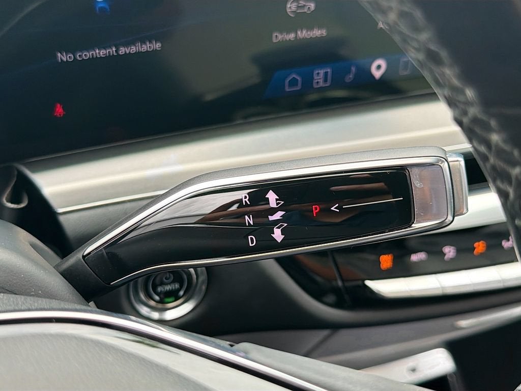 2024 Cadillac LYRIQ Luxury 2