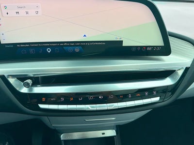 2024 Cadillac LYRIQ Luxury 2
