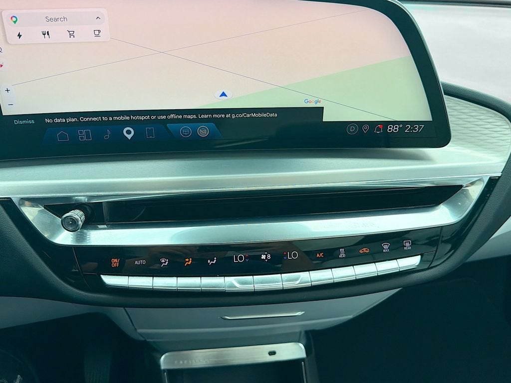 2024 Cadillac LYRIQ Luxury 2