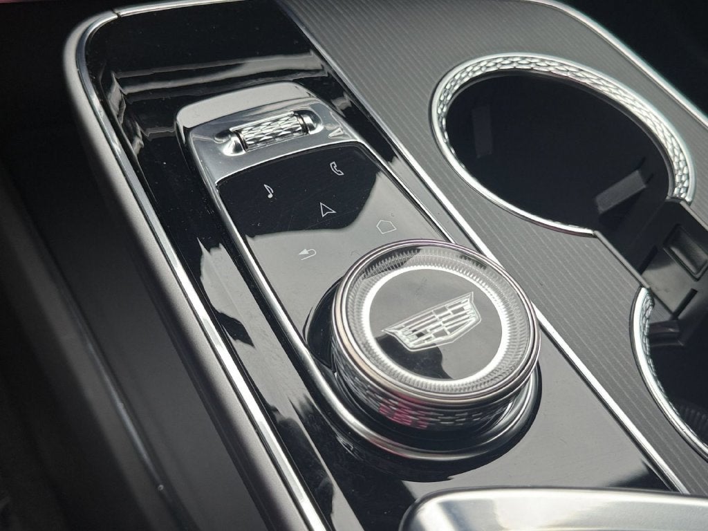 2024 Cadillac LYRIQ Luxury 2