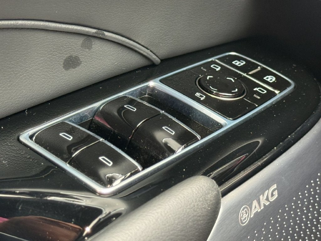 2024 Cadillac LYRIQ Luxury 2