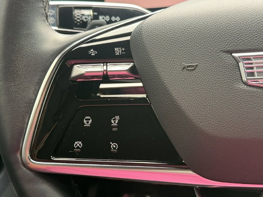 2024 Cadillac LYRIQ Luxury 2