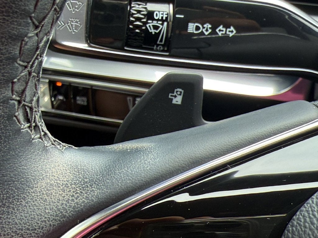 2024 Cadillac LYRIQ Luxury 2