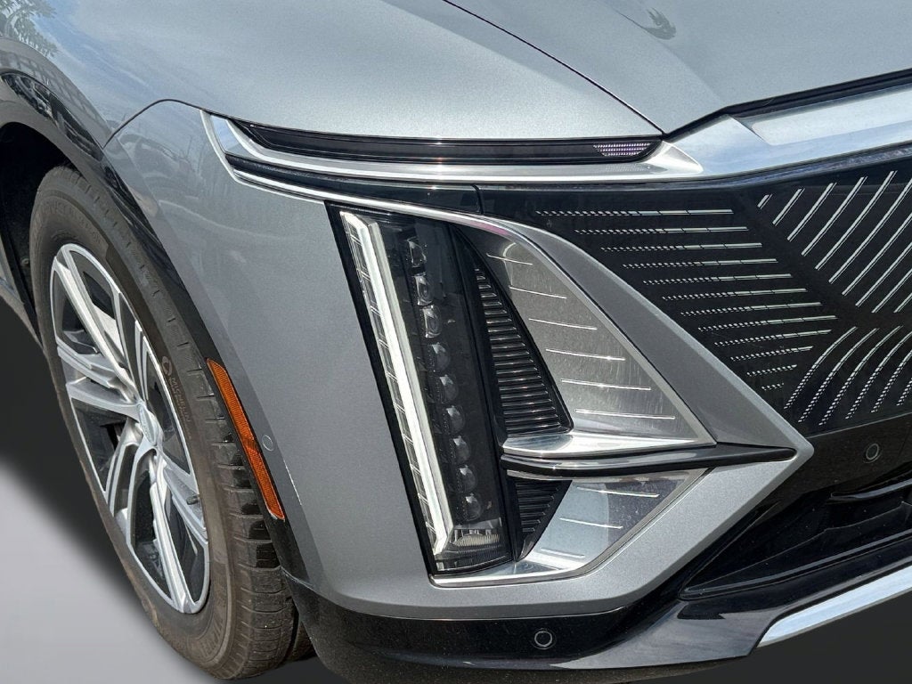 2024 Cadillac LYRIQ Luxury 2