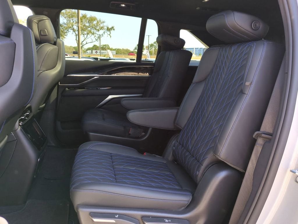 2025 Cadillac ESCALADE IQ Sport 1