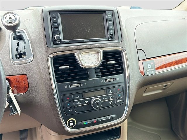 2015 Chrysler Town & Country Touring