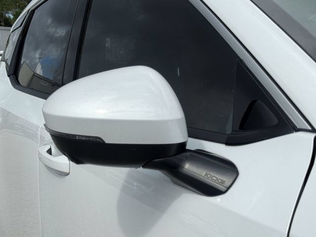 2025 Nissan Kicks SR FWD