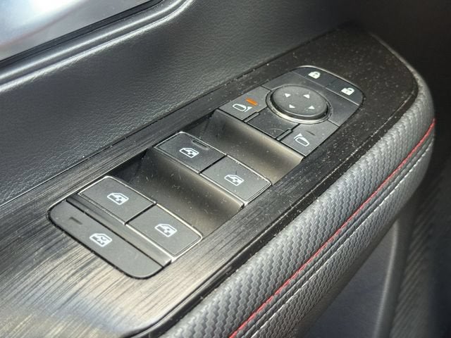 2025 Nissan Kicks SR FWD