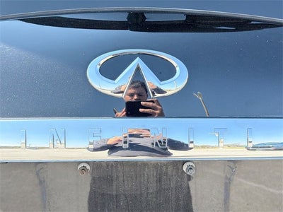 2012 INFINITI QX56 8-passenger