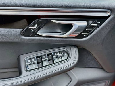 2023 Porsche Macan Base