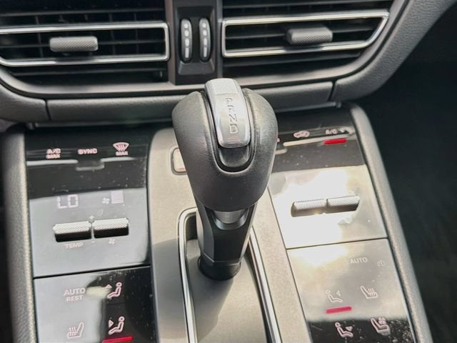 2023 Porsche Macan Base
