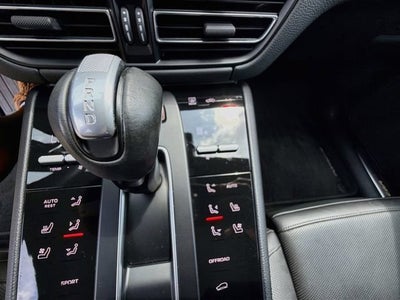 2023 Porsche Macan Base