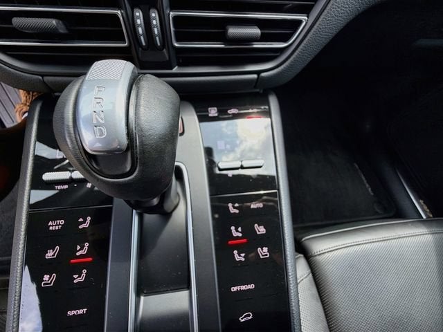 2023 Porsche Macan Base