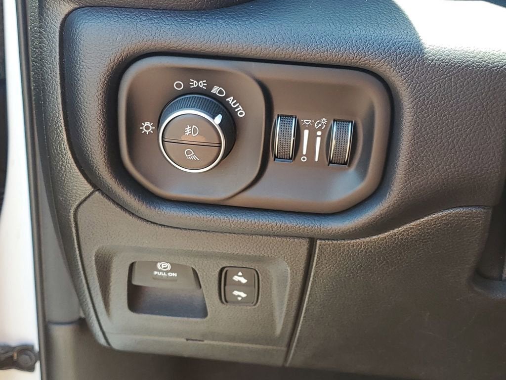 2019 RAM 1500 Big Horn/Lone Star Crew Cab 4x4 5'7" Box