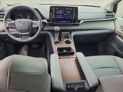2023 Toyota Sienna XLE