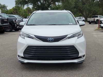 2023 Toyota Sienna XLE
