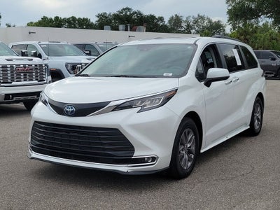 2023 Toyota Sienna XLE