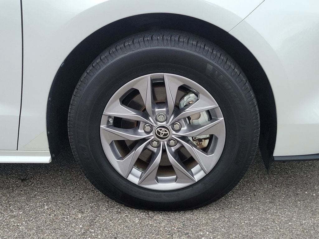 2023 Toyota Sienna XLE