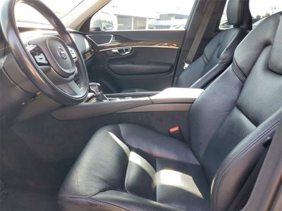 2019 Volvo XC90 Momentum