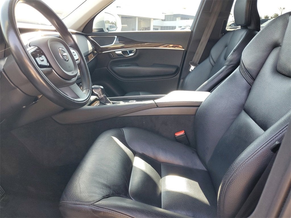 2019 Volvo XC90 Momentum